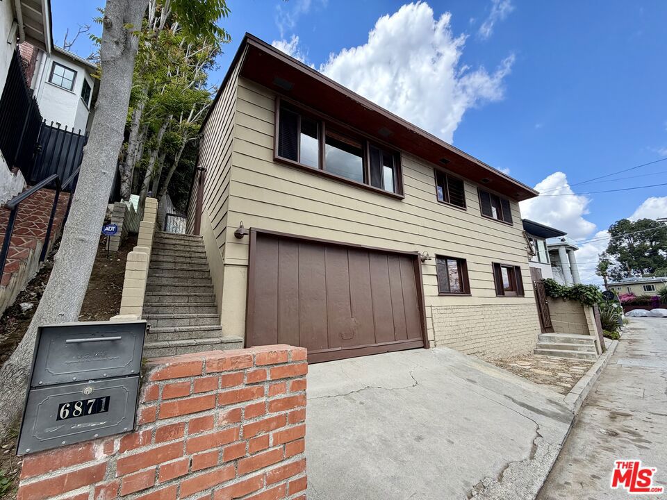 6871 Pacific View Drive Property Photo 6