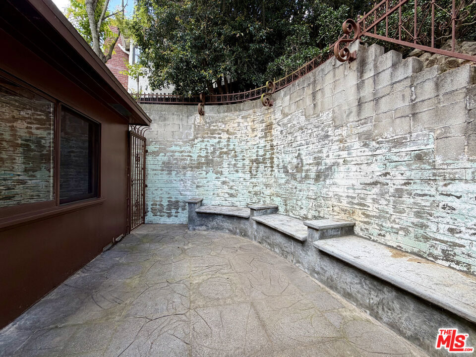 6871 Pacific View Drive Property Photo 7