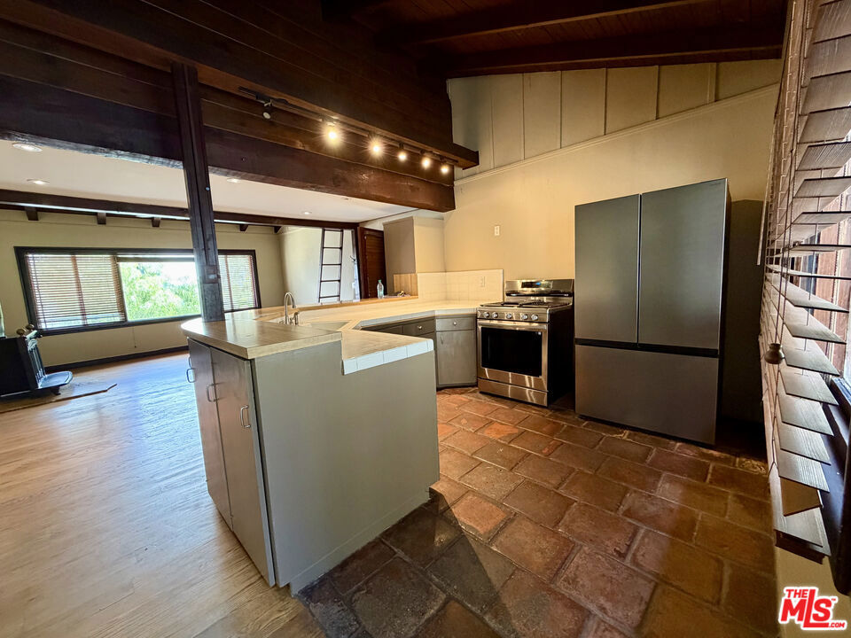 6871 Pacific View Drive Property Photo 11