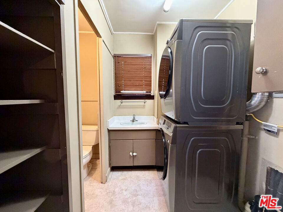 6871 Pacific View Drive Property Photo 13