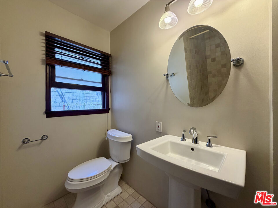 6871 Pacific View Drive Property Photo 16