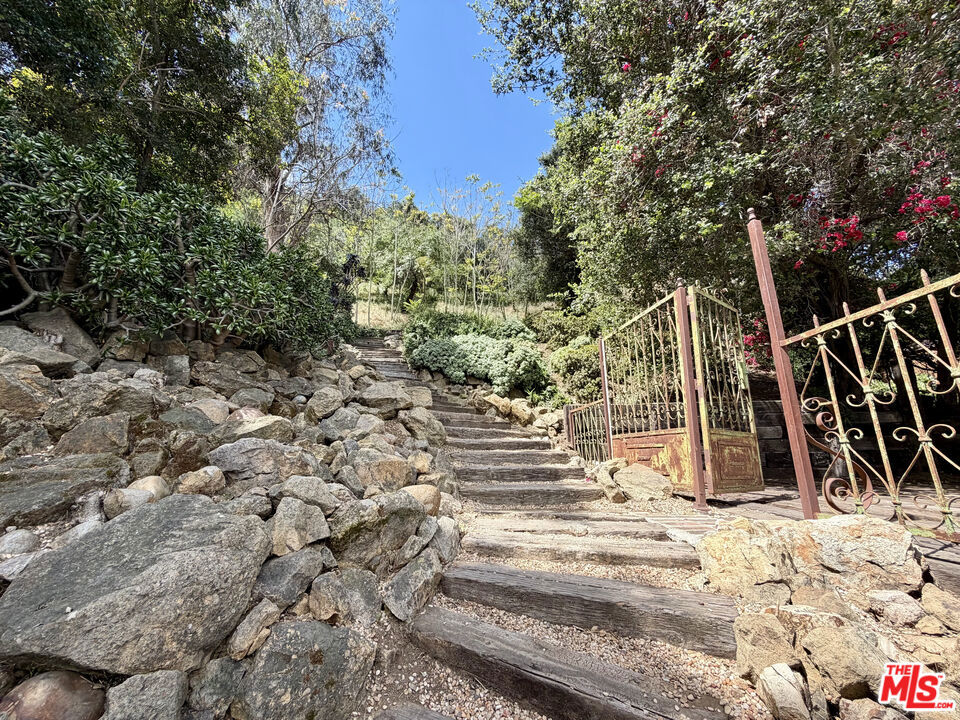 6871 Pacific View Drive Property Photo 23