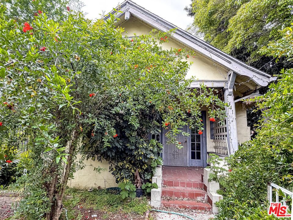 441 N Commonwealth Avenue Property Photo 1