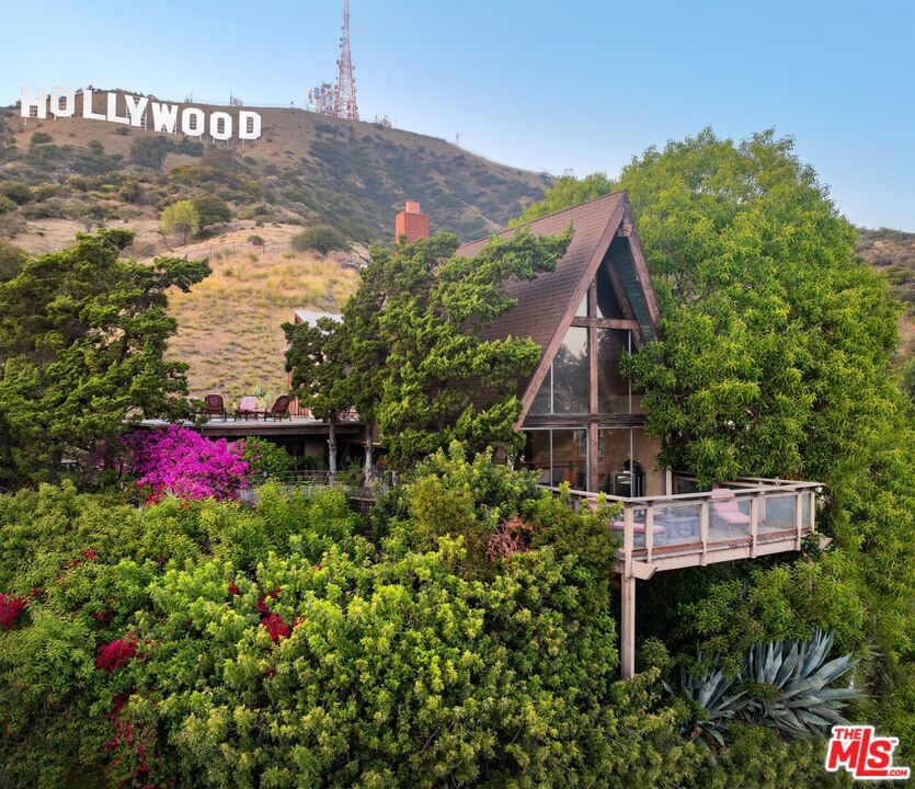 6105 Mulholland Highway Property Photo 1