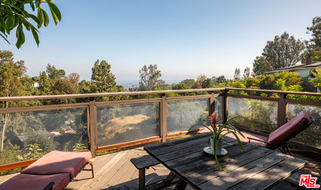 6105 Mulholland Highway Property Photo 4