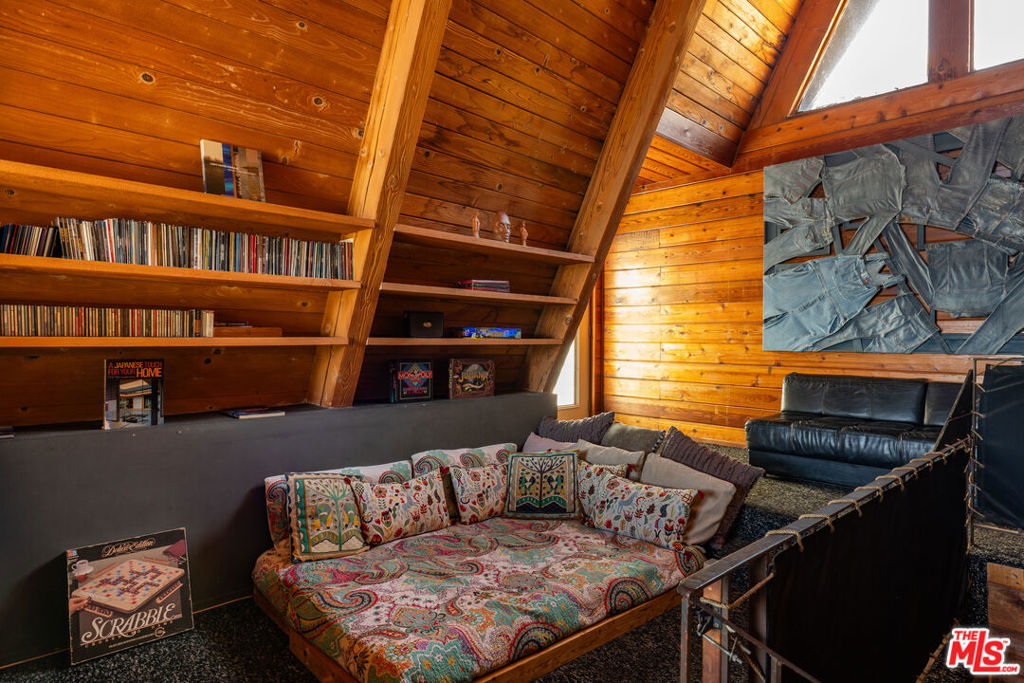 6105 Mulholland Highway Property Photo 7