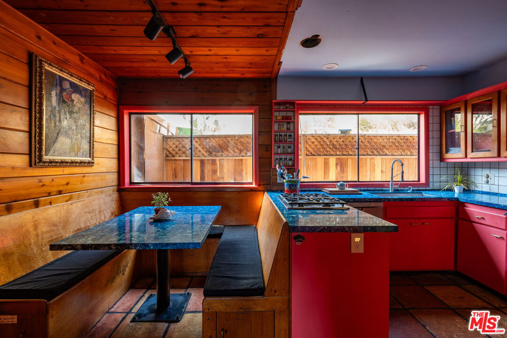 6105 Mulholland Highway Property Photo 13