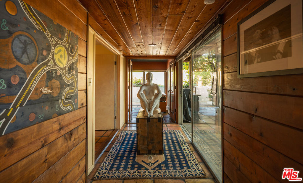 6105 Mulholland Highway Property Photo 14
