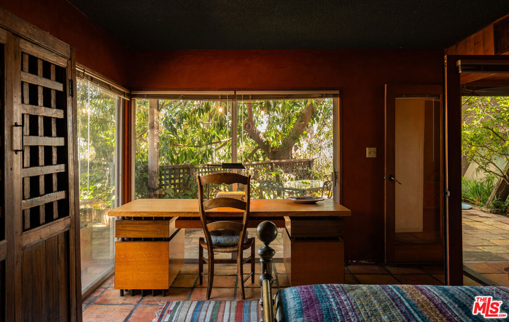 6105 Mulholland Highway Property Photo 15