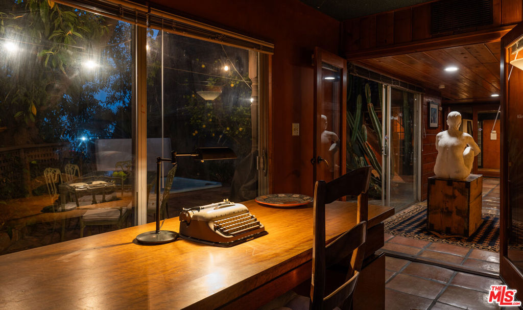 6105 Mulholland Highway Property Photo 16