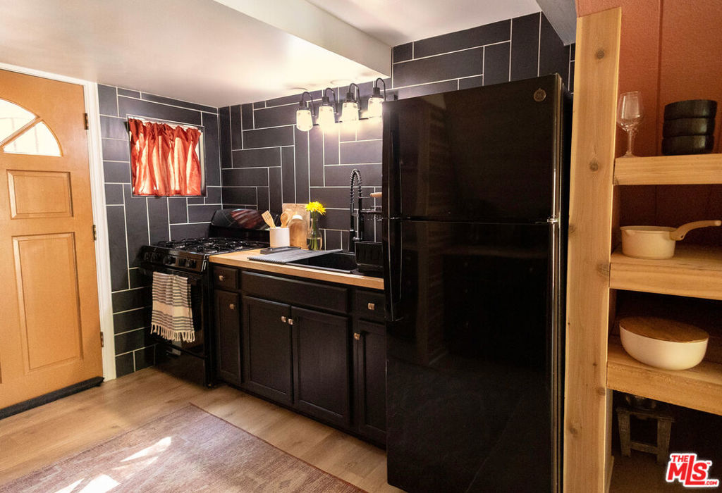23700 Crest Forest Drive Property Photo 9