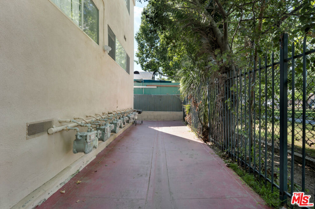 729 Raleigh Street Property Photo 15