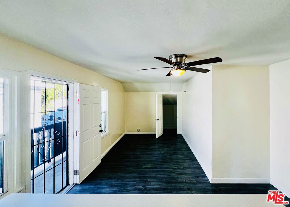 219 E 10th Street Property Photo 4