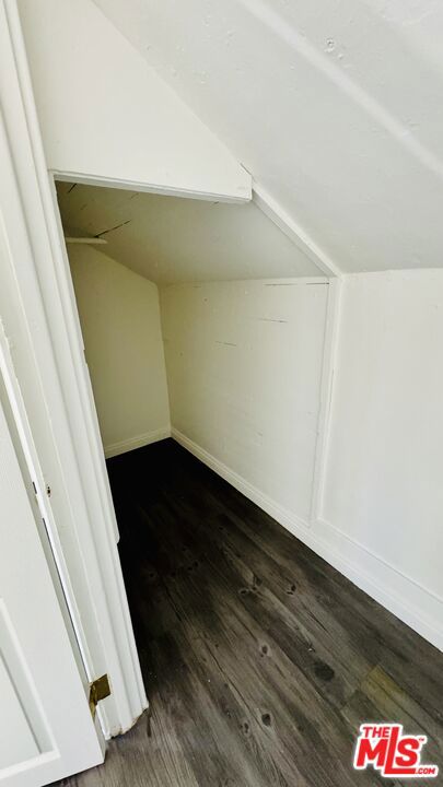 219 E 10th Street Property Photo 5