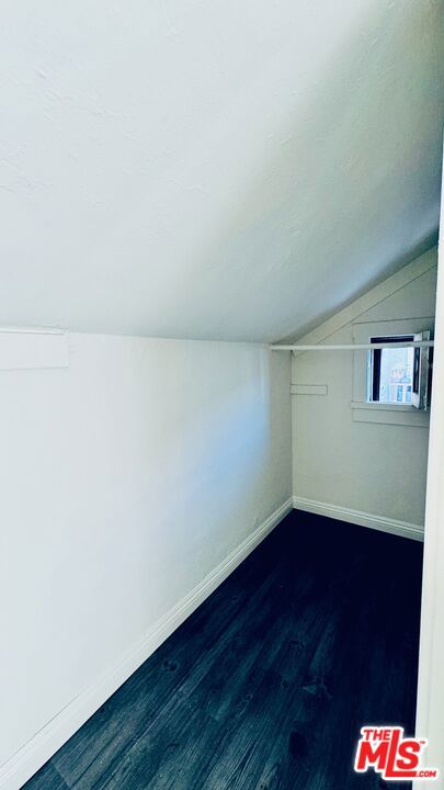 219 E 10th Street Property Photo 9