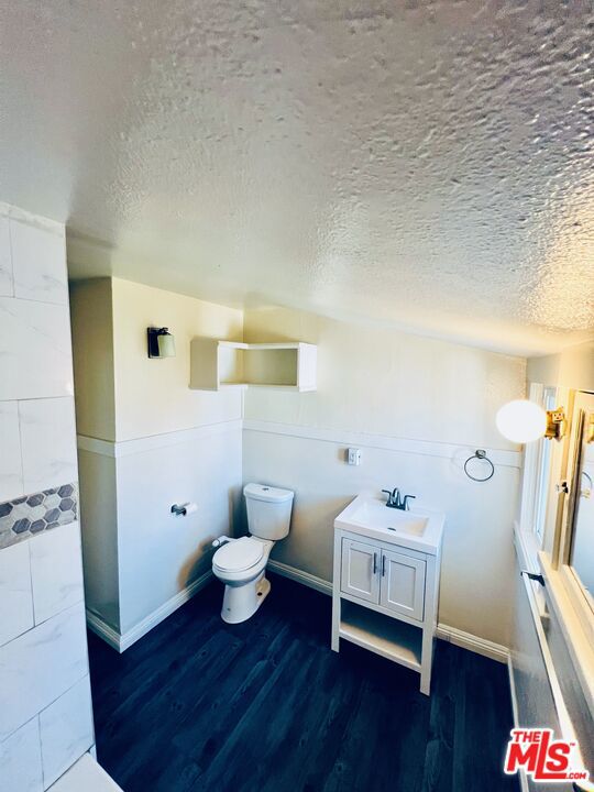 219 E 10th Street Property Photo 11
