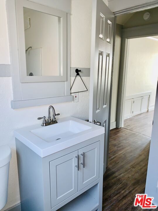 219 E 10th Street Property Photo 18