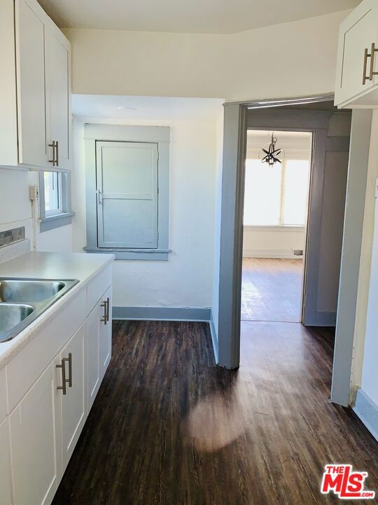 219 E 10th Street Property Photo 19