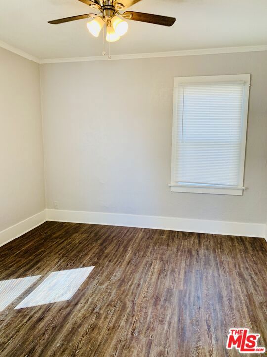 219 E 10th Street Property Photo 22