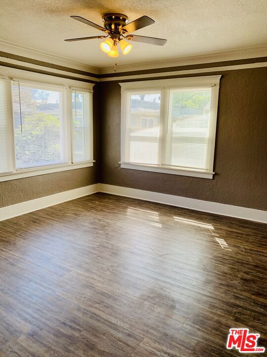 219 E 10th Street Property Photo 24