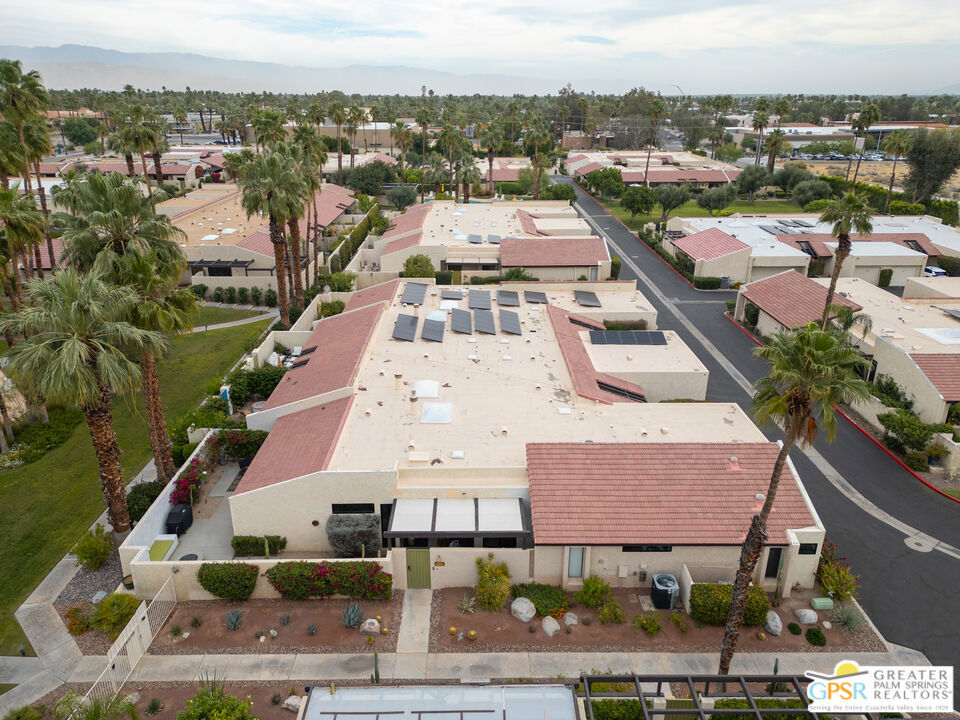 1310 E Andreas Road Property Photo 4