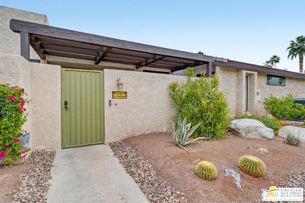 1310 E Andreas Road Property Photo 5