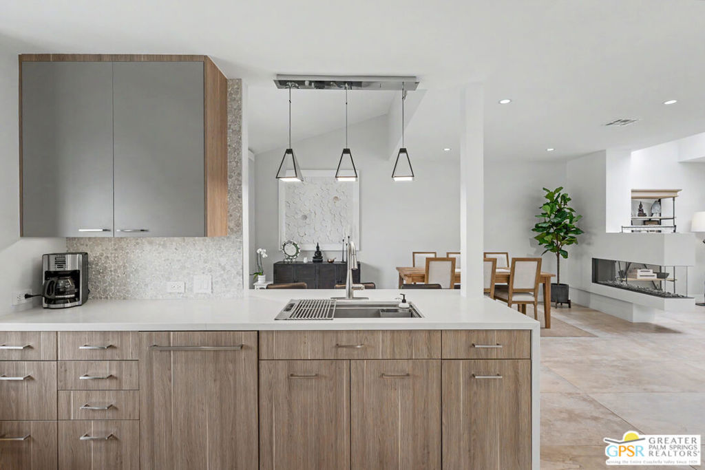 1310 E Andreas Road Property Photo 15