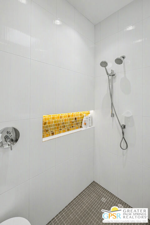 1310 E Andreas Road Property Photo 42