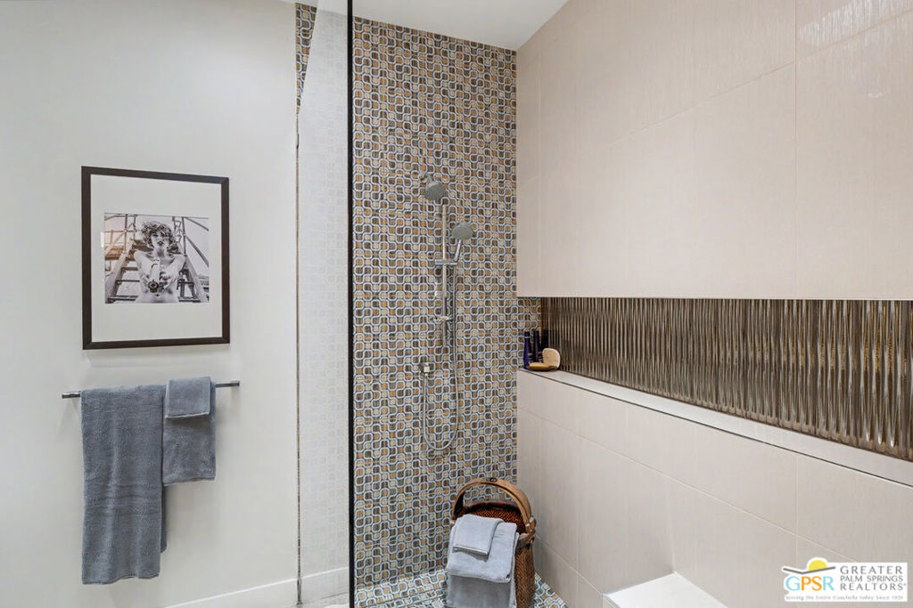 1310 E Andreas Road Property Photo 48