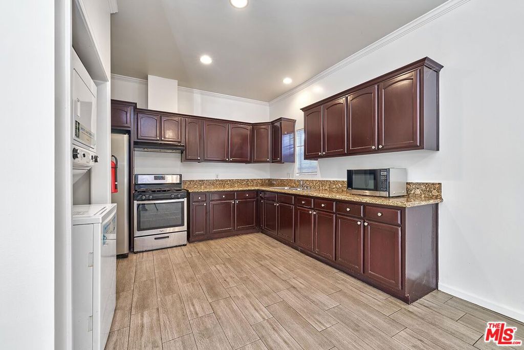 705 S Gramercy Place Property Photo 10