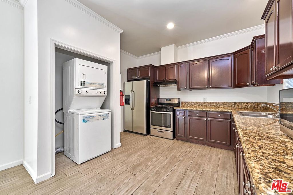 705 S Gramercy Place Property Photo 12