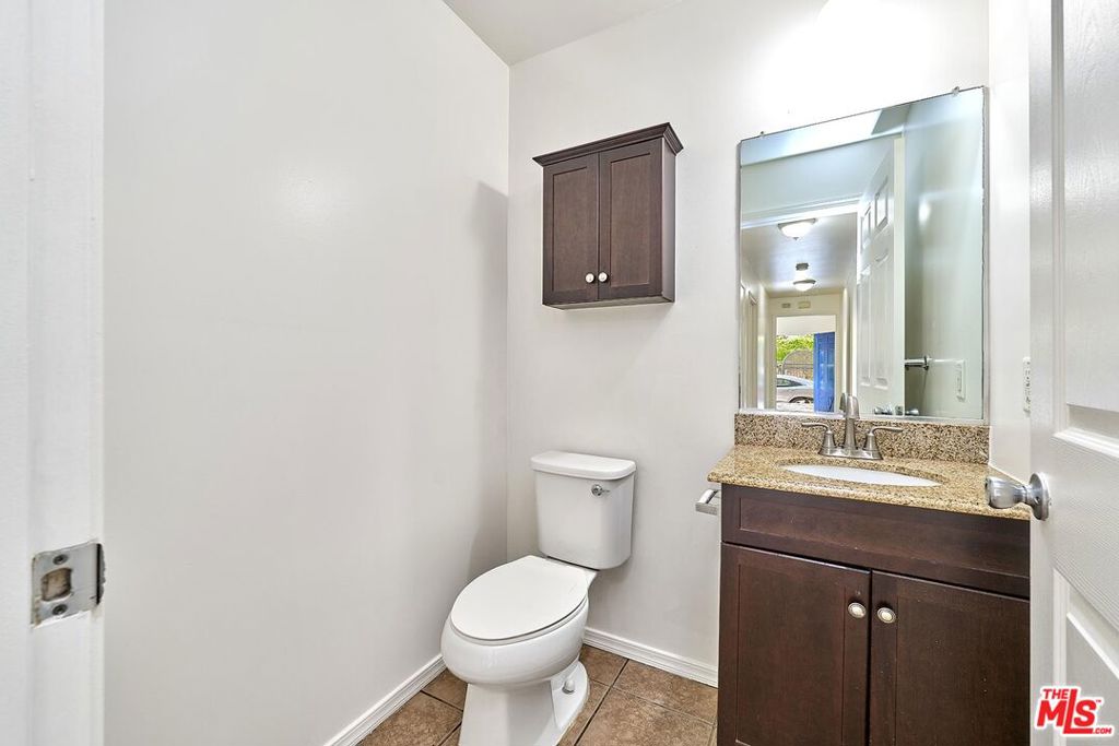 705 S Gramercy Place Property Photo 16