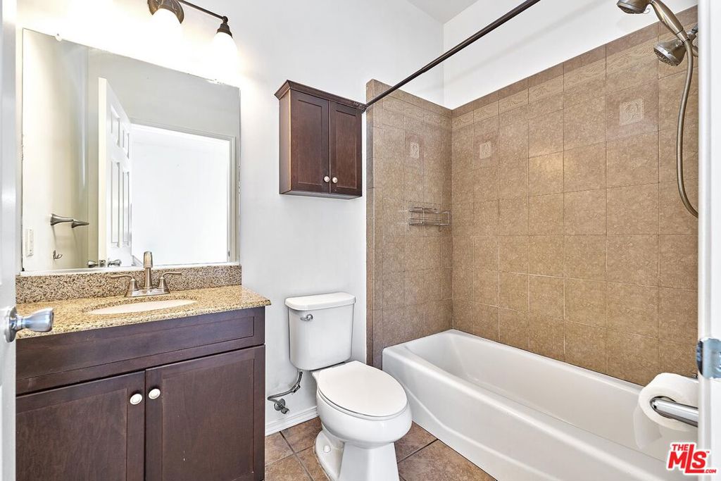 705 S Gramercy Place Property Photo 19