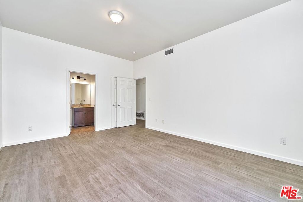 705 S Gramercy Place Property Photo 21