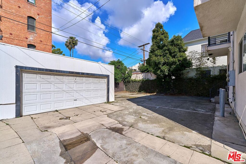 705 S Gramercy Place Property Photo 23