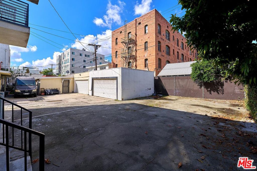 705 S Gramercy Place Property Photo 24