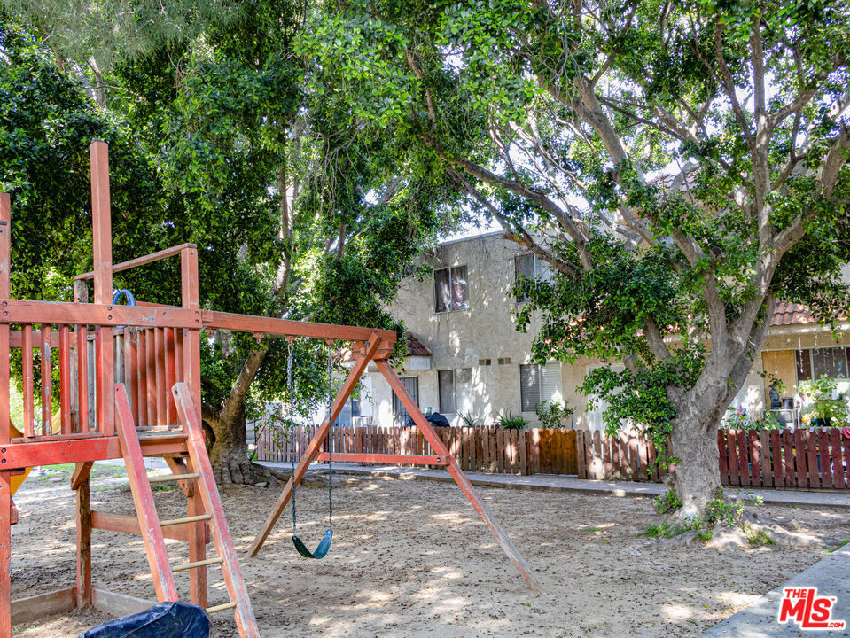 9015 Owensmouth Avenue Property Photo 11