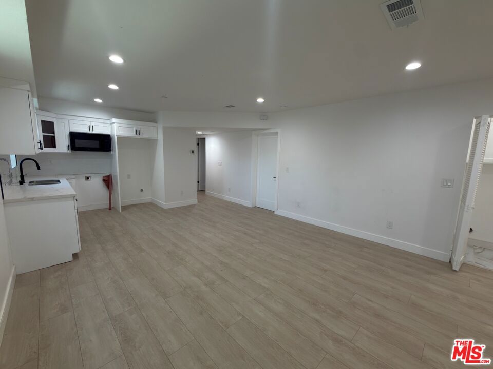 1625 W 37th Place Property Photo 5