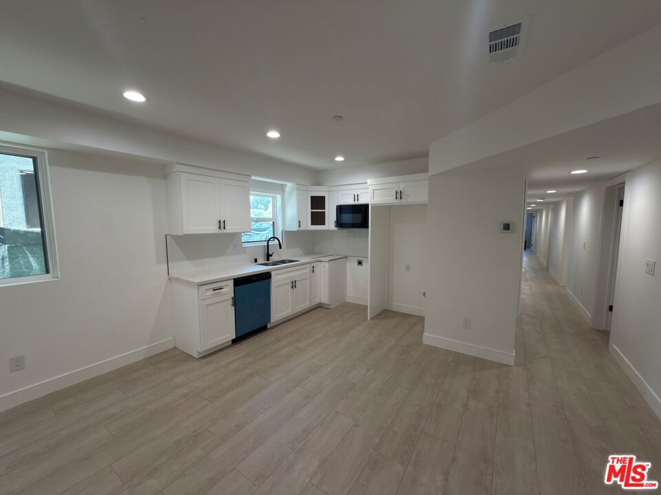 1625 W 37th Place Property Photo 6