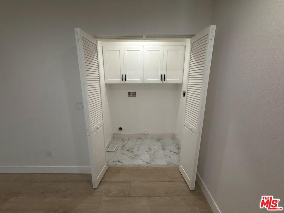1625 W 37th Place Property Photo 7