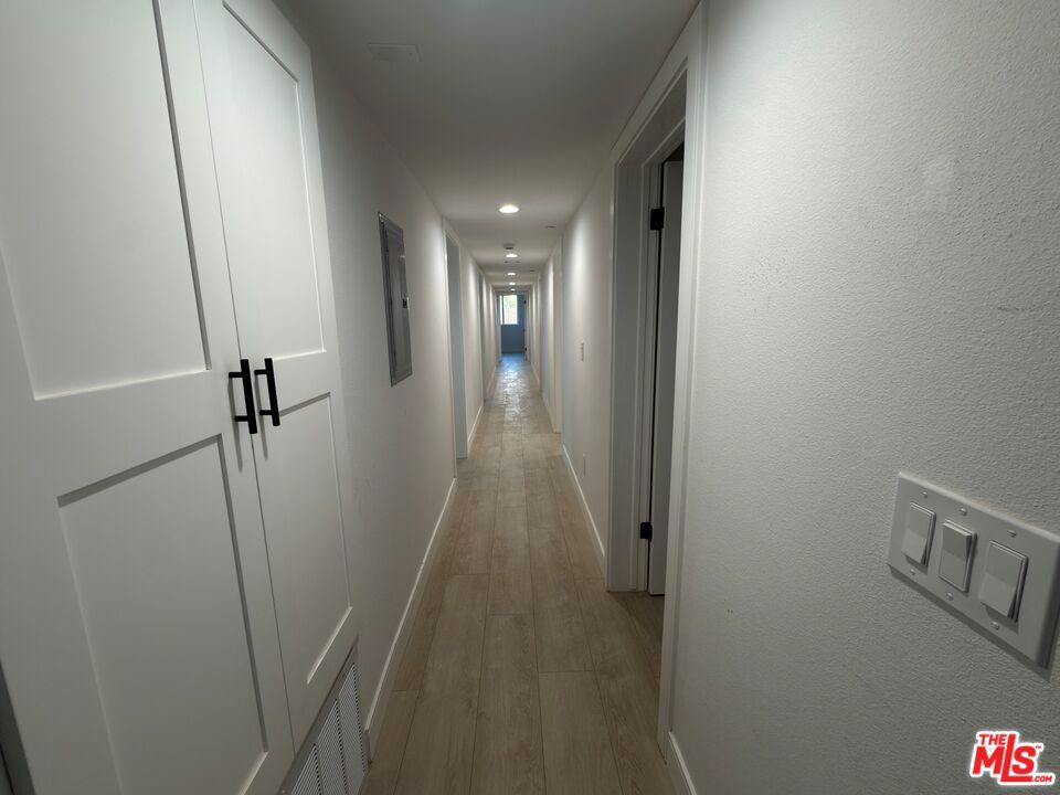 1625 W 37th Place Property Photo 8