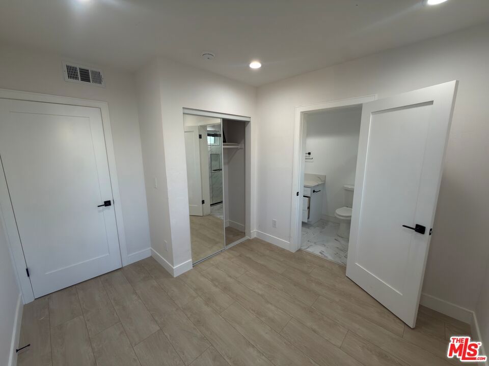 1625 W 37th Place Property Photo 11