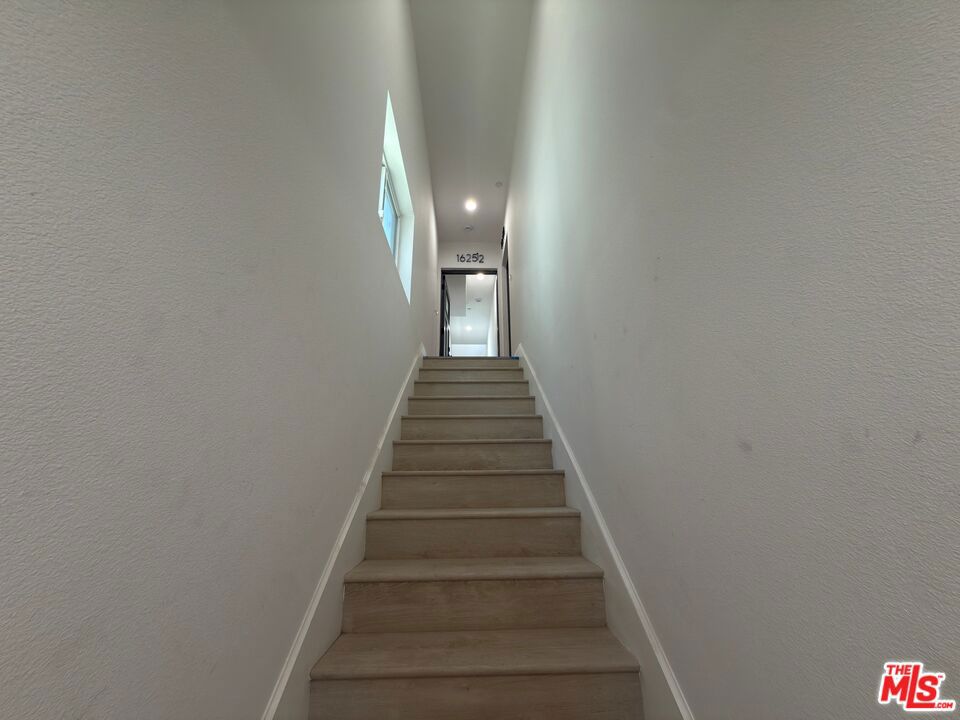 1625 W 37th Place Property Photo 14