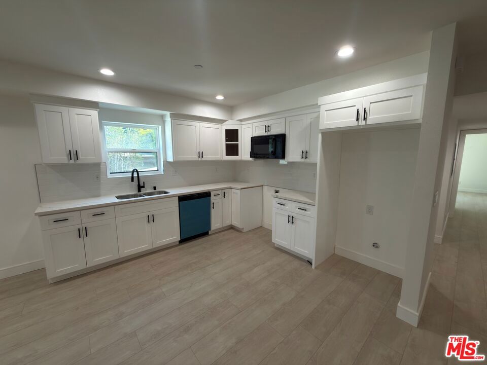 1625 W 37th Place Property Photo 15