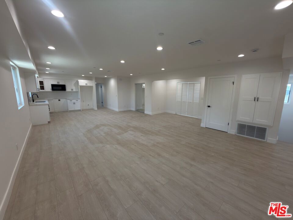 1625 W 37th Place Property Photo 17