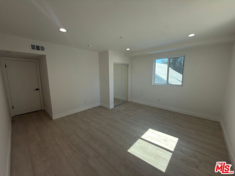 1625 W 37th Place Property Photo 18