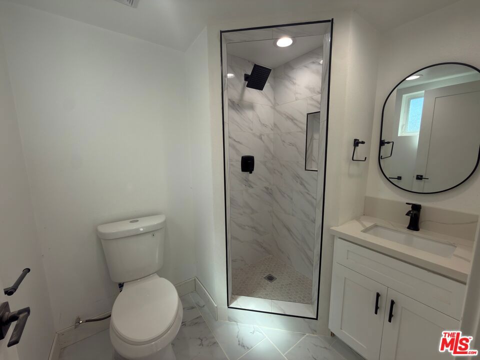 1625 W 37th Place Property Photo 19