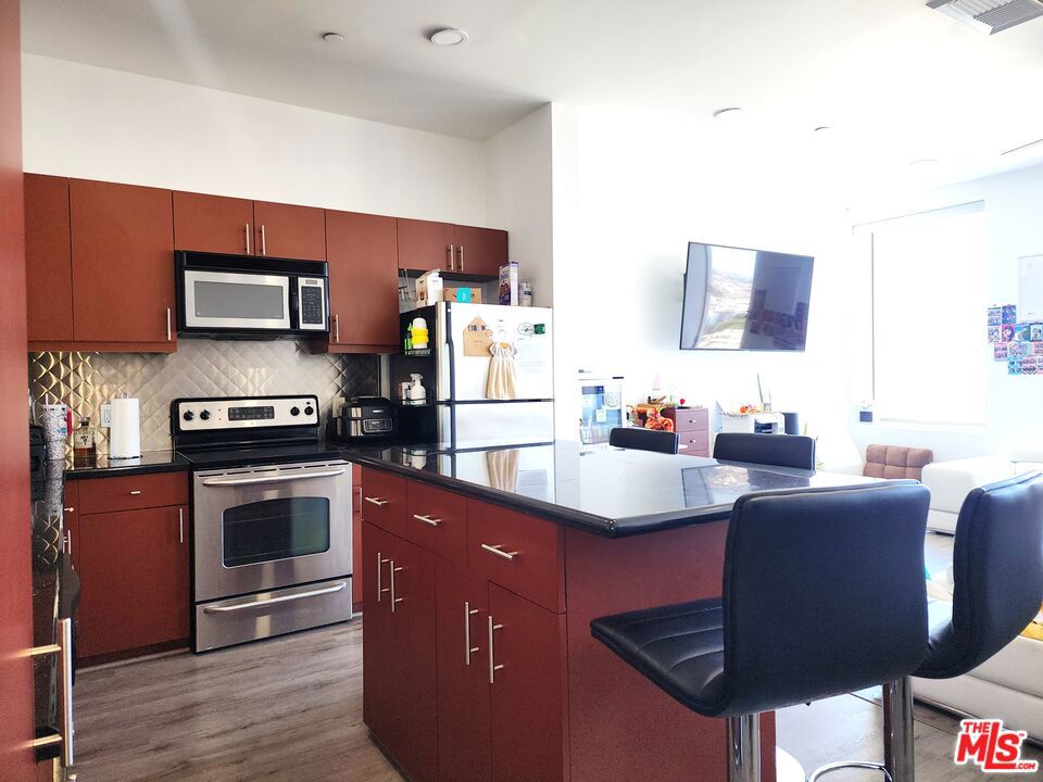 3810 Wilshire Boulevard 1706 Property Photo 8