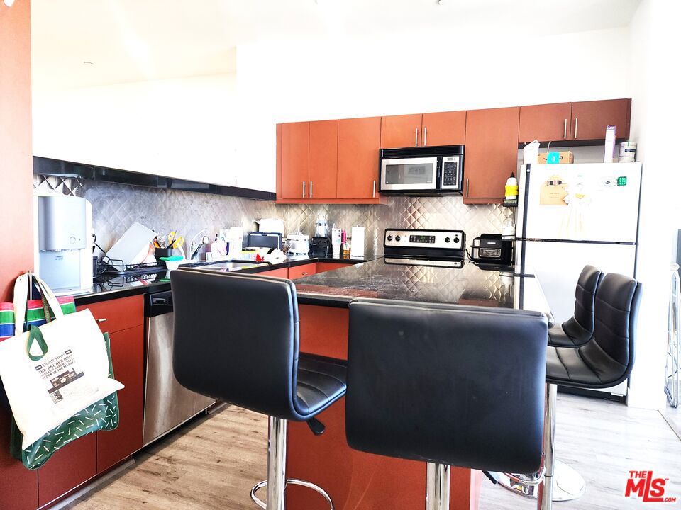 3810 Wilshire Boulevard 1706 Property Photo 9