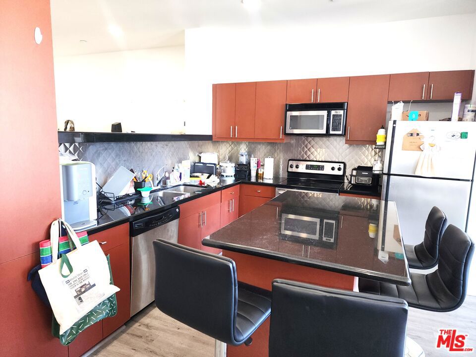 3810 Wilshire Boulevard 1706 Property Photo 10